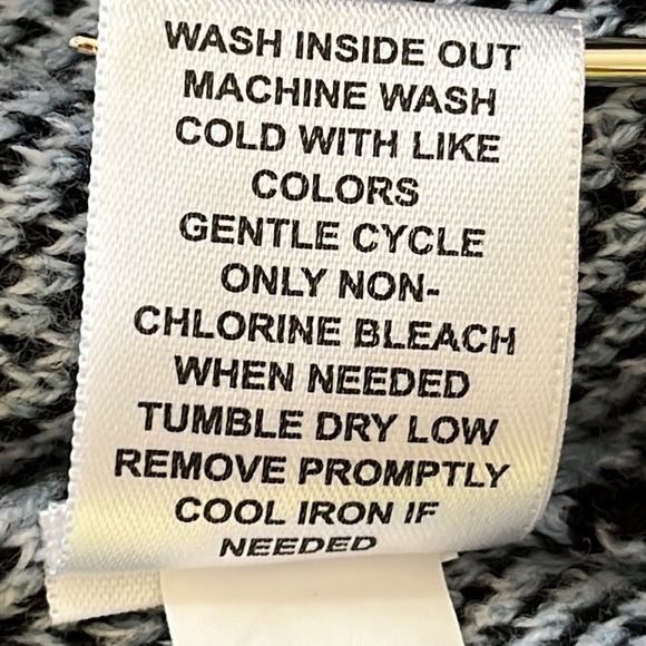 ELLE Plaid Knit Top Sweater Sz M Long Sleeves/Ruffled Cuffs Layered Shirttail. - Picture 4 of 9